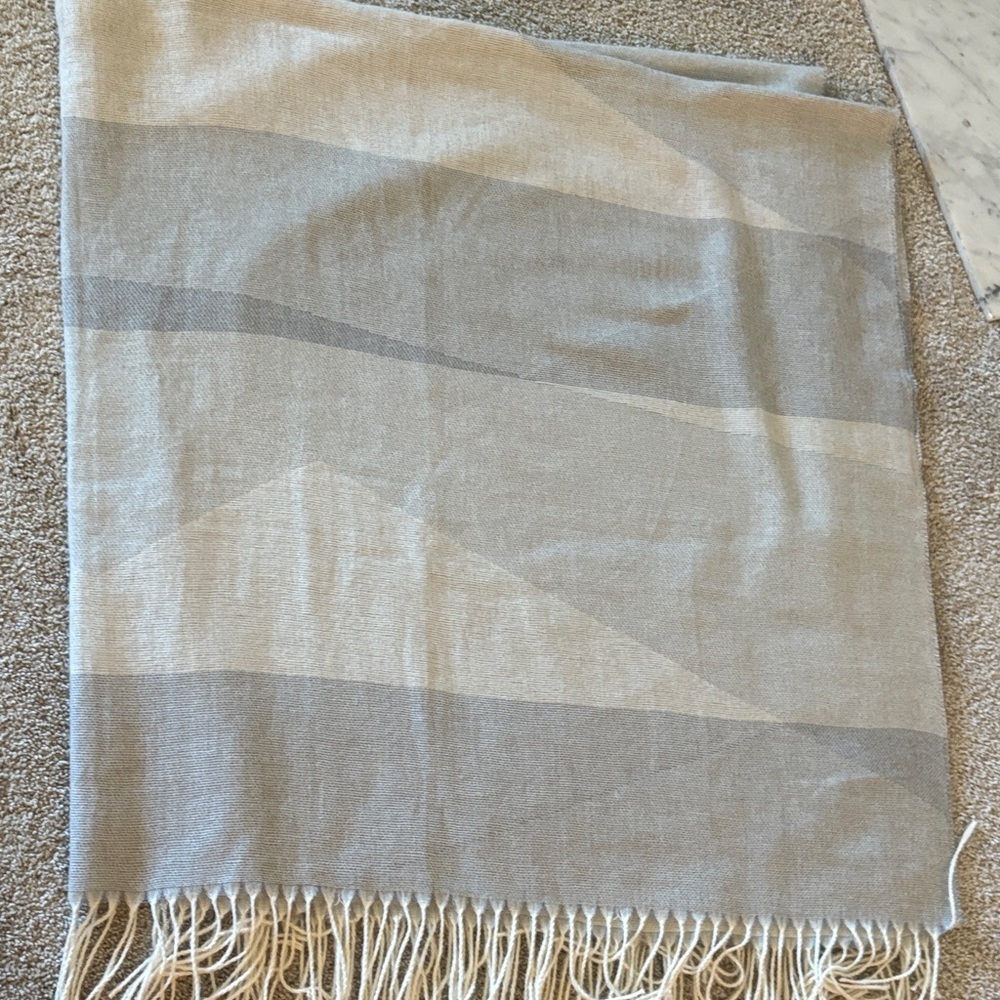 a.n.a Soft Gray and Cream Fringe Shawl Poncho NWOT - Picture 12 of 13